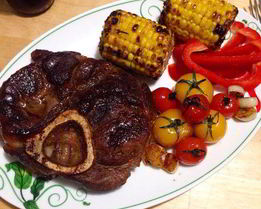 Говяжий стейк с гарниром из овощей