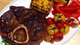 Говяжий стейк с гарниром из овощей