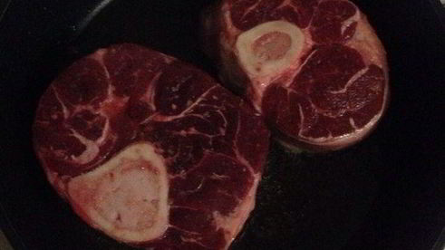 говяжий стейк с гарниром из овощей