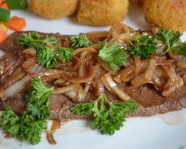 Маринованные стейки с луком