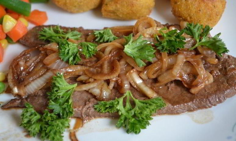 Рецепт маринованных стейков с луком