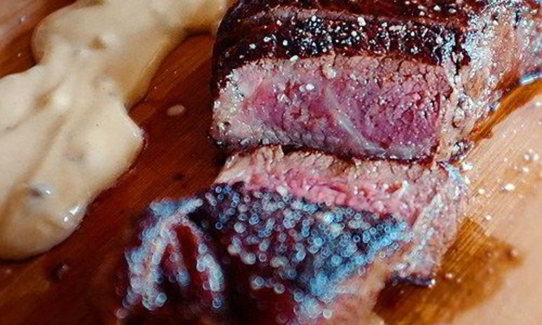 Рецепт нью-йорка-стейка с перечным соусом