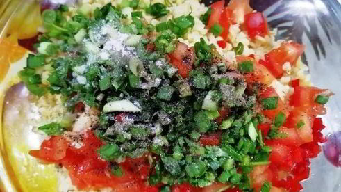 праздничный ужин из булгура с креветками и стейком