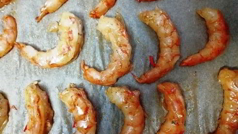 праздничный ужин из булгура с креветками и стейком