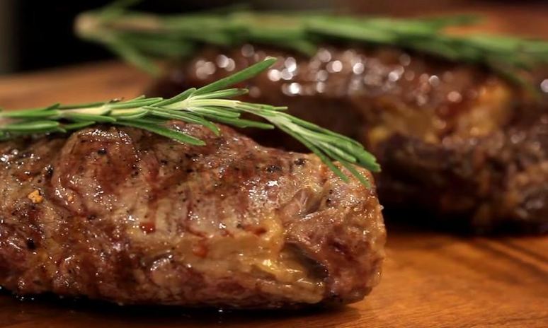 Рецепт стейка из говядины на сковороде