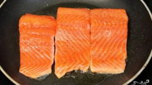 стейк из семги на сковороде