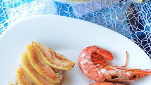 стейк из тунца с грушей