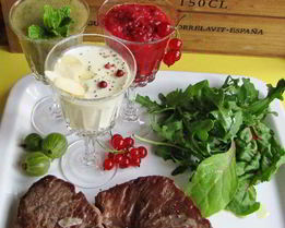 Стейк с летним трио соусов для девочек