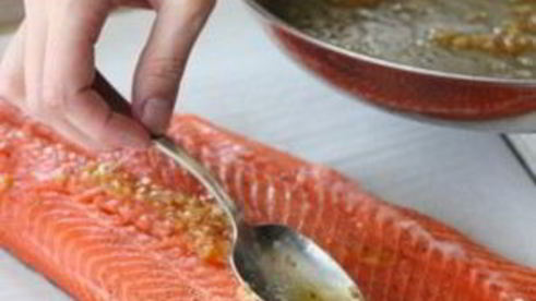 стейки форели, запеченные в духовке