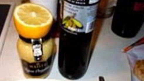 стейки из семги, маринованные в дижонской горчице с зеленым салатом