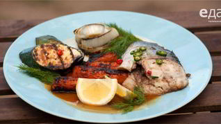 Стейки из толстолобика с овощами гриль