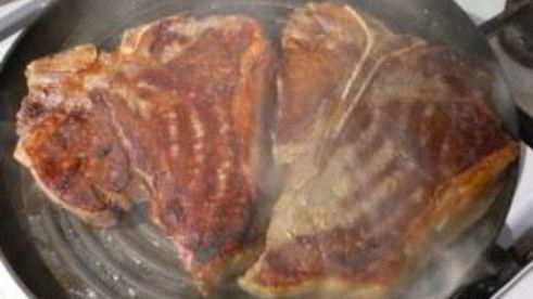 вкусный стейк из говядины