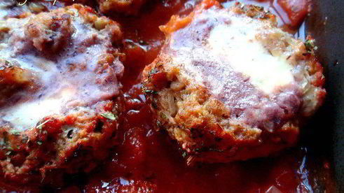 говяжьи тефтели с фасолью и моцареллой