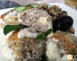 Куриные тефтели с сюрпризом в сливочном соусе