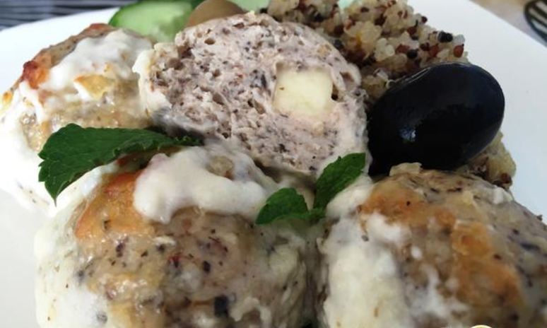 Рецепт куриных тефтелей с сюрпризом в сливочном соусе