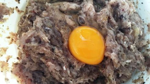 куриные тефтели с сюрпризом в сливочном соусе