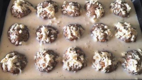 куриные тефтели с сюрпризом в сливочном соусе