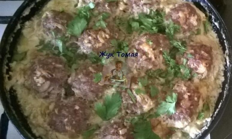 Рецепт куриных тефтелей в молочно-сырном соусе