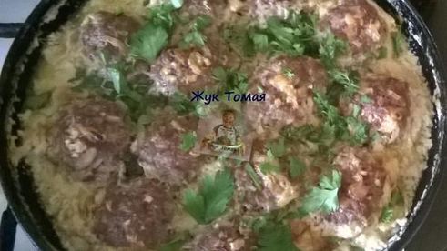 куриные тефтели в молочно-сырном соусе