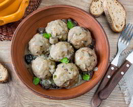 Нежные тефтели в грибном соусе