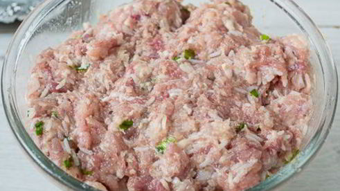 нежные тефтели в грибном соусе