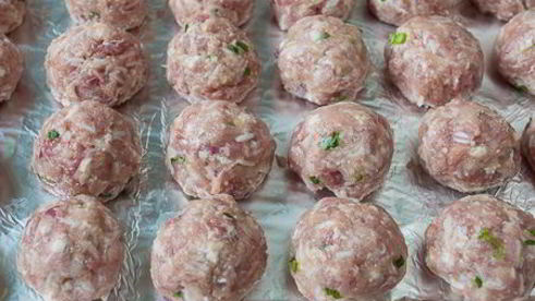 нежные тефтели в грибном соусе