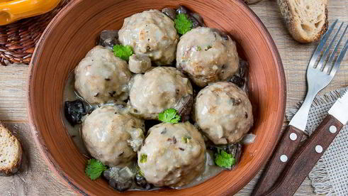 нежные тефтели в грибном соусе