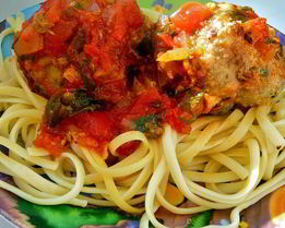 Тефтели с сыром и шпинатом, в томатном соусе