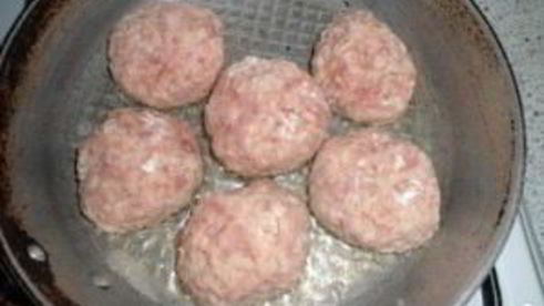 тефтели со сметанной подливкой