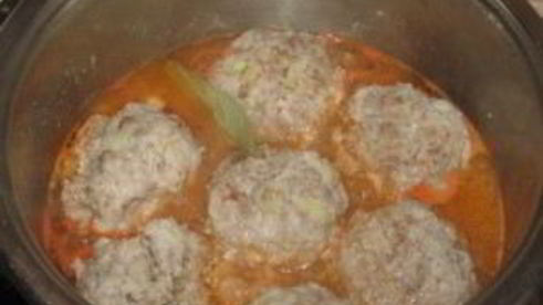 тефтели в кастрюле