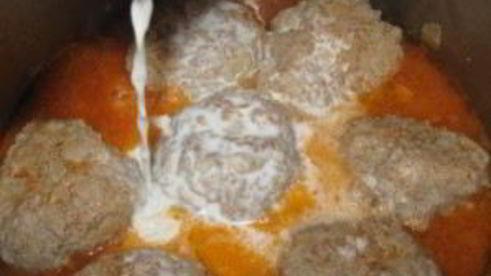 тефтели в кастрюле