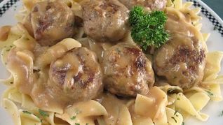 Тефтели в сливочно-грибном соусе