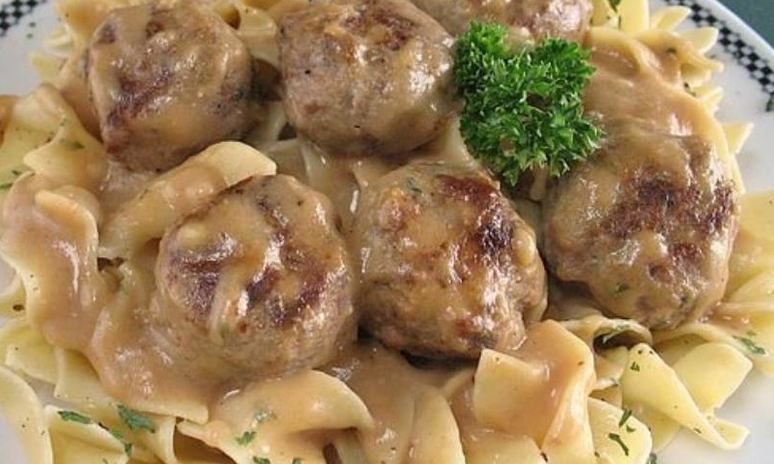 Рецепт тефтелей в сливочно-грибном соусе