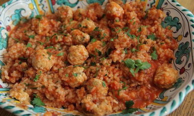 Рецепт тефтелек из индейки с рисом и томатным соусом