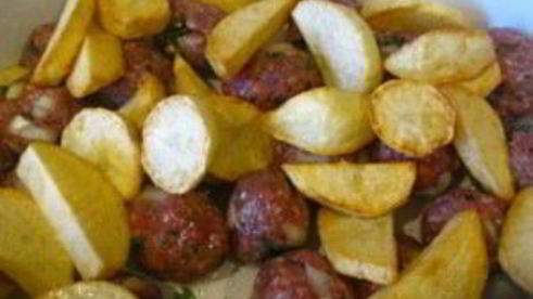 тушеная картошка с тефтелями