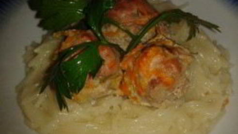 запеченные тефтельки в сметанном соусе