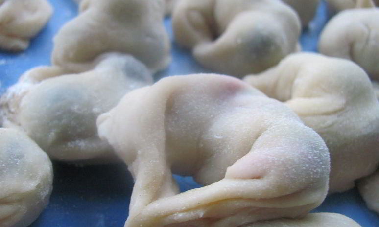 Рецепт домашних вареников с черникой