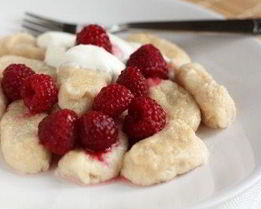 Ленивые вареники с малиной