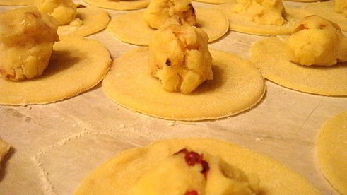 вареники на заварном тесте с сюрпризами в двух начинках