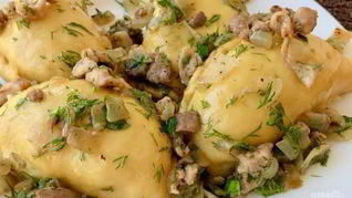 Вареники с капустой на пару с зажаркой