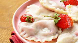 Вареники с клубникой