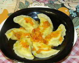 Вареники с яйцом, зеленью и сыром фета