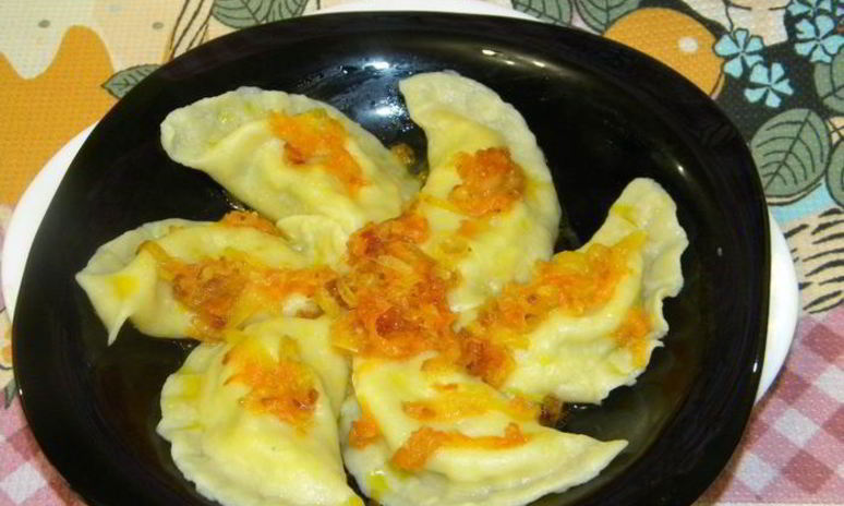 Рецепт вареников с яйцом, зеленью и сыром фета