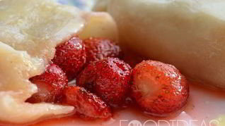 Вареники с замороженной клубникой