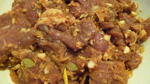 пьяноежаркое из говядины запеченное в горшочке