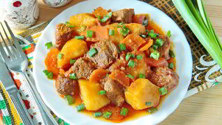 Жаркое из говядины с зеленым луком