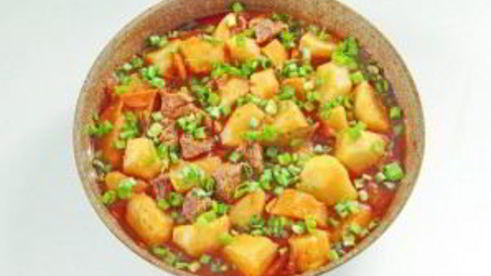 жаркое из говядины с зеленым луком