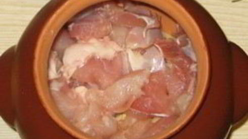 жаркое из кролика в горшочках