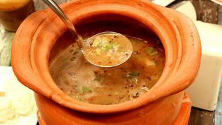 Жаркое из куриных потрошков в горшочках