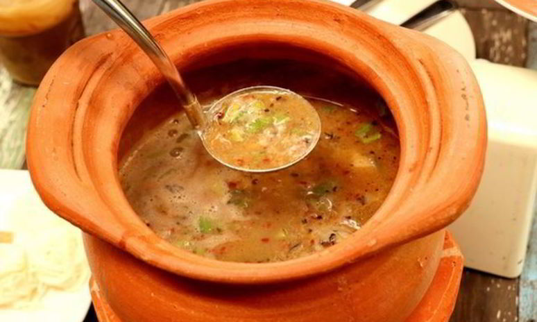 Рецепт жаркого из куриных потрошков в горшочках